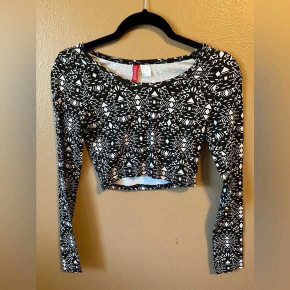 H&M Tops - H&M long sleeve, crop top